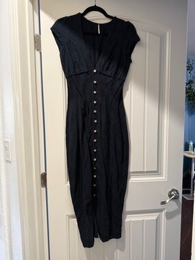 Black Button-Front Midi Dress - Classic V-Neck